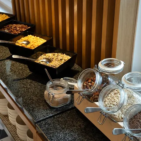 Holiday Inn Express Munich City West By Ihg Отель