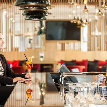 Express West By Ihg Szálloda