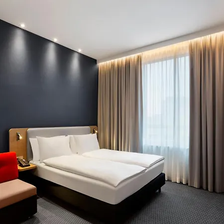 Отель Holiday Inn Express Munich City West By Ihg