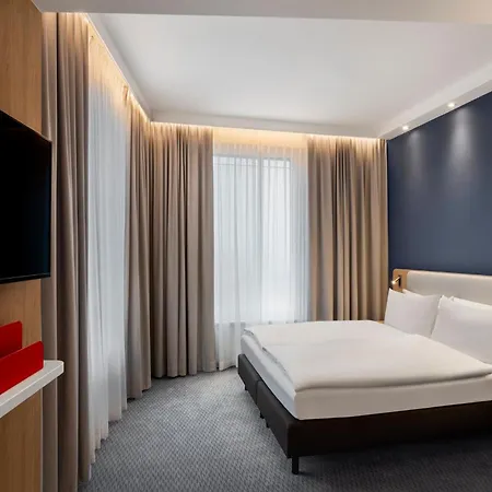 Отель Holiday Inn Express Munich City West By Ihg 3*