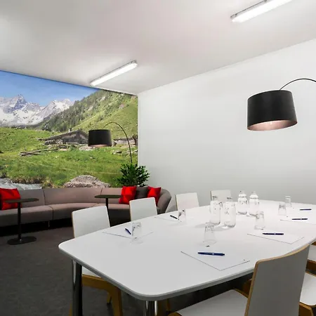 Holiday Inn Express Munich City West By Ihg Отель