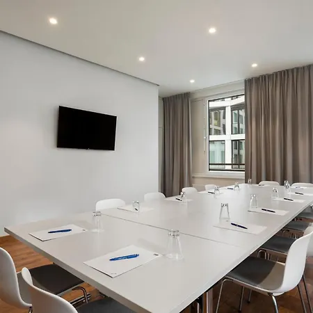 Отель Holiday Inn Express Munich City West By Ihg Мюнхен