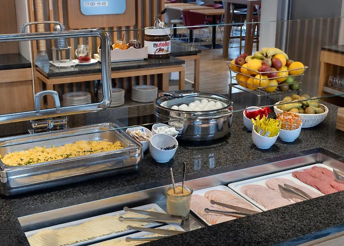 Express West By Ihg Hotel
