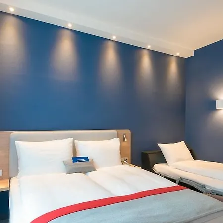 Hotel Holiday Inn Express Munich City West By Ihg 3*