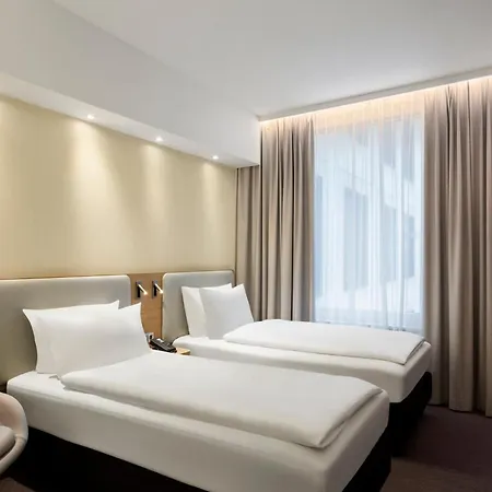 Holiday Inn Express Munich City West By Ihg Hotel 3*
