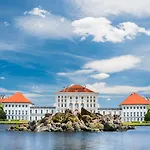 Express West By Ihg Hotel 3*