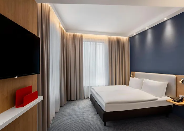 Hotel Express West By Ihg 3*