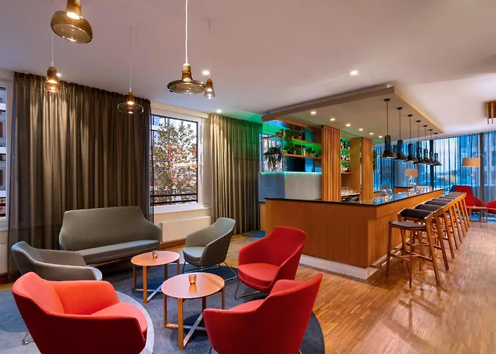 Express West By Ihg Hotel