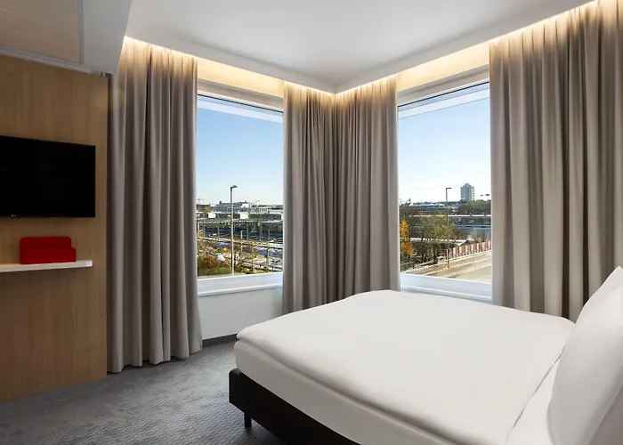 Hotel Express West By Ihg 3*